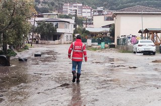 Gemlik'te sağanak taşkınına Başkan müdahalesi